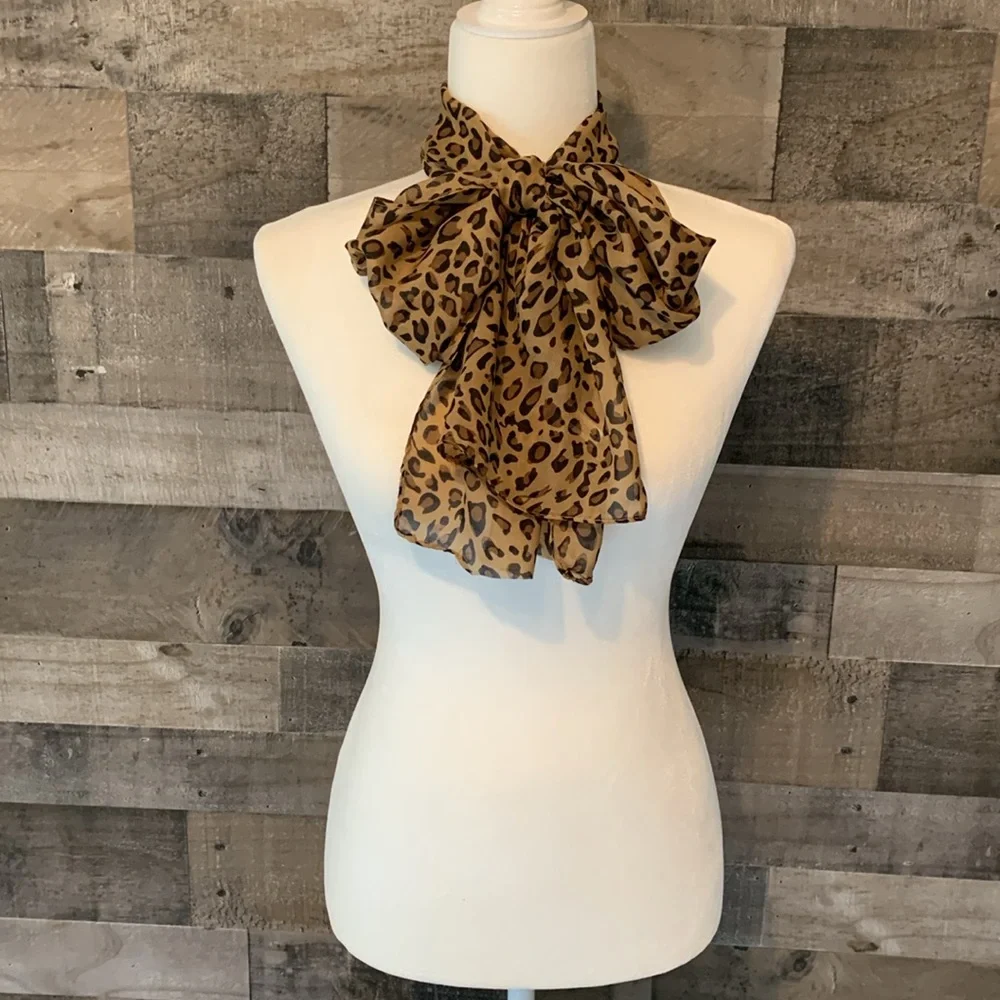 Jess Collection Leopard Print Scarf - Picture 5 of 16